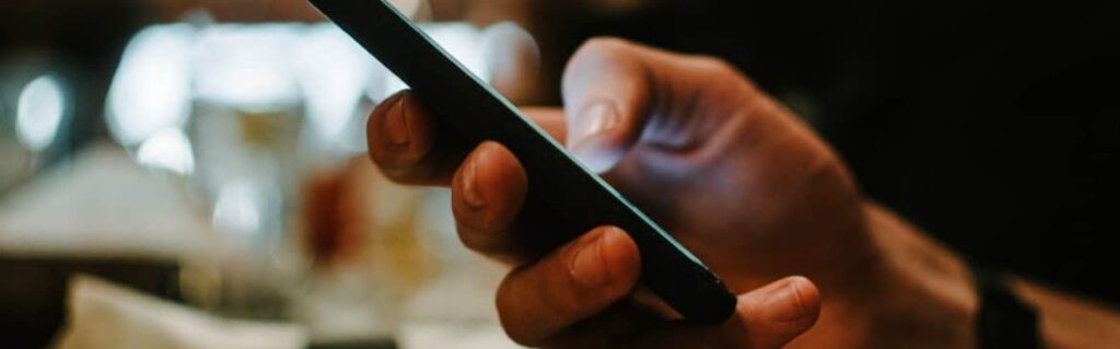 Smart Phones Cause Bad Posture and Neck Pain