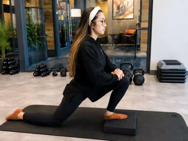 patient-hip-flexor-stretch-chiropractic-rehabilitation